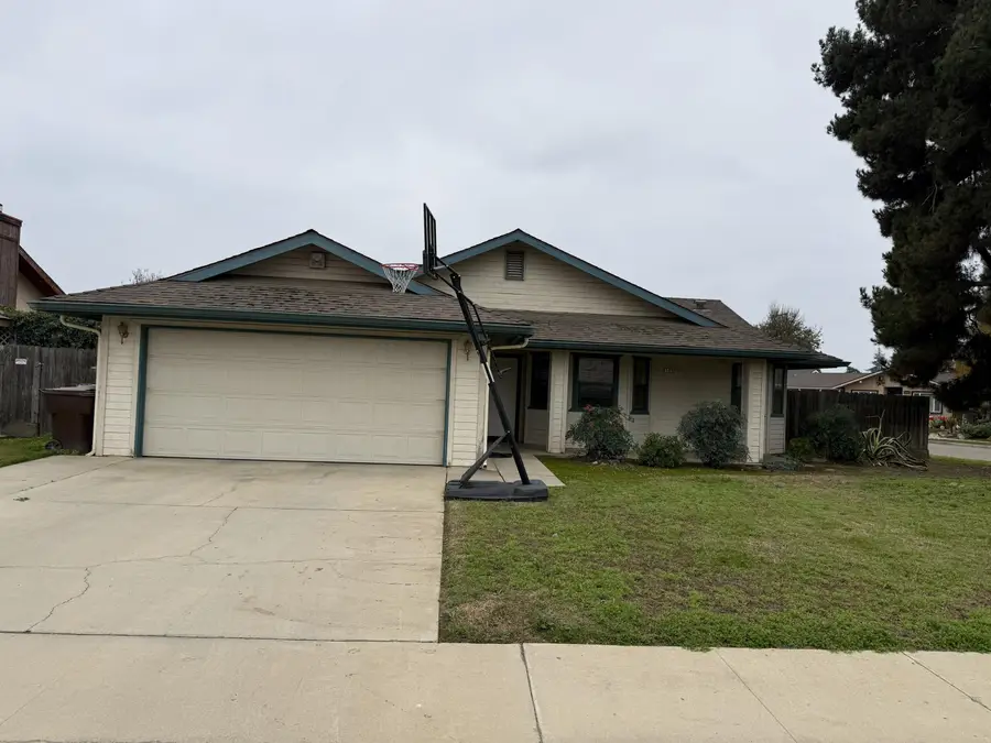1923 E Sandalwood Avenue, Tulare, CA 93274 - #2
