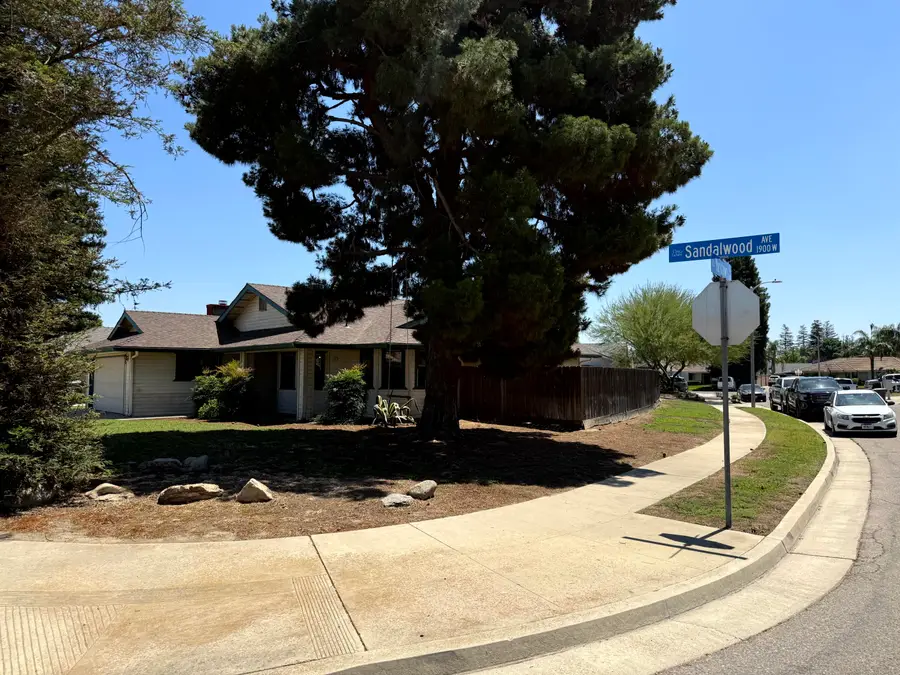 1923 E Sandalwood Avenue, Tulare, CA 93274 - #3