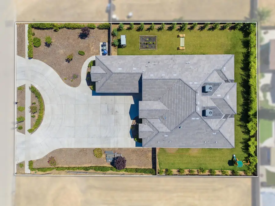 2308 S Minnewawa Avenue, Fresno, CA 93727 - #3