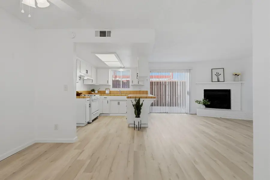 2023 E Laura Avenue, Visalia, CA 93292 - #3