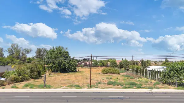 2296 W Henderson Avenue, Porterville, CA 93257