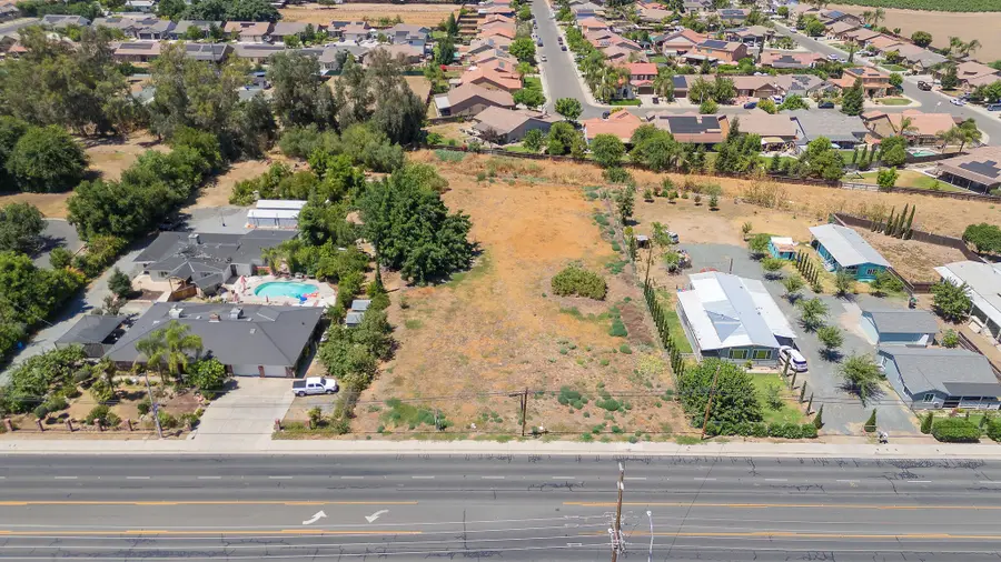 2296 W Henderson Avenue, Porterville, CA 93257 - #2