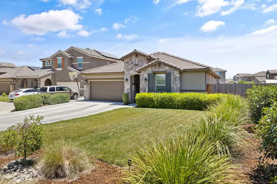 3214 N Hall Court, Visalia, CA 93291 - #3