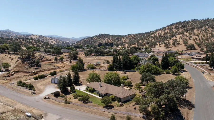 16657 Thomas Drive, Springville, CA 93265 - #2