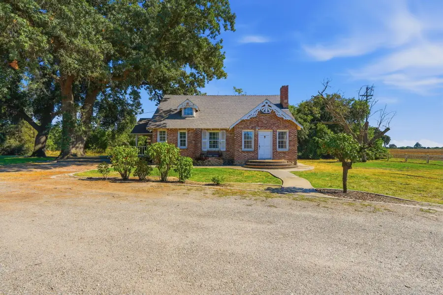 21530 Tiburcio Avenue, Laton, CA 93242 - #2