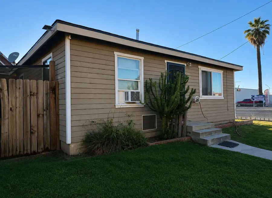 301 S Pratt Street, Tulare, CA 93274 - #2