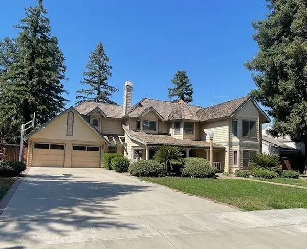144 E Parkview Avenue, Visalia, CA 93277