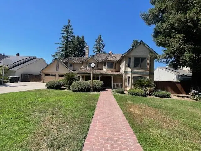 144 E Parkview Avenue, Visalia, CA 93277 - #2