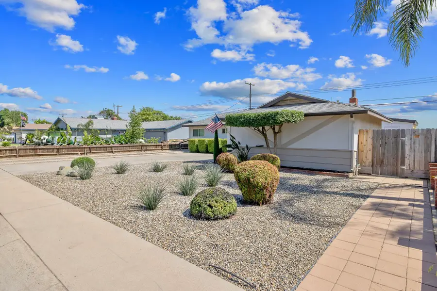 3113 E Laurel Avenue, Visalia, CA 93292 - #2