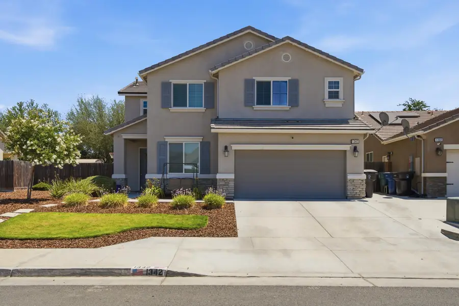 1342 Roundhouse Street, Tulare, CA 93274 - #2