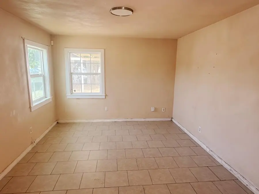 1106 N West Street, Visalia, CA 93291 - #3