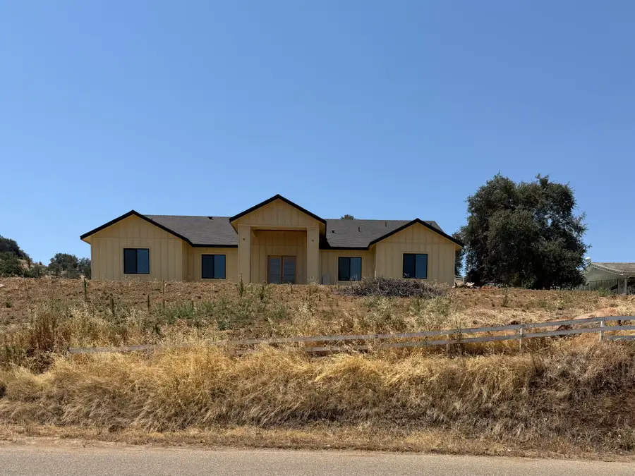 16422 Wardlaw Drive, Springville, CA 93265 - #2