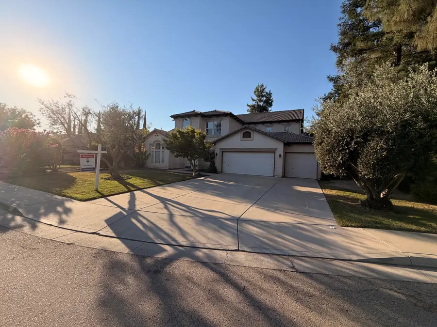 5408 W Perez Avenue, Visalia, CA 93291 - #2