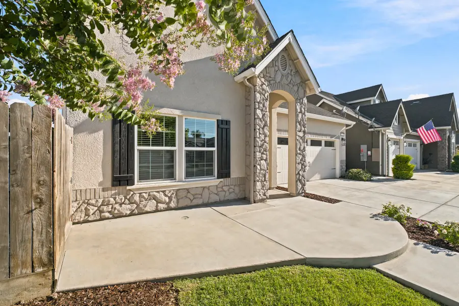 3725 W Clinton Avenue, Visalia, CA 93291 - #2