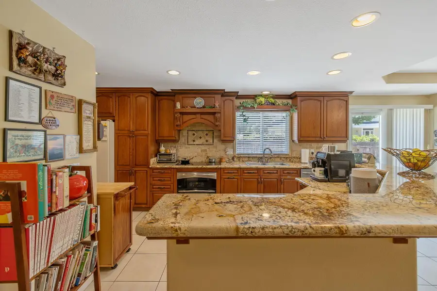 1647 S Bluegrass Court, Visalia, CA 93277 - #3