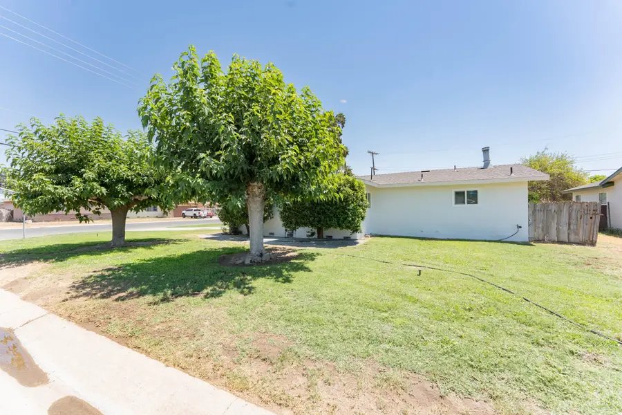 1287 Pioneer Avenue, Porterville, CA 93257 - #3