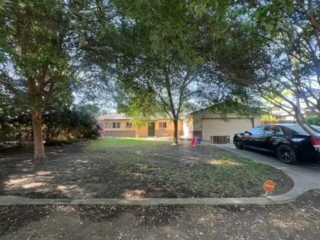 1336 W Paradise Avenue, Visalia, CA 93277 - #2