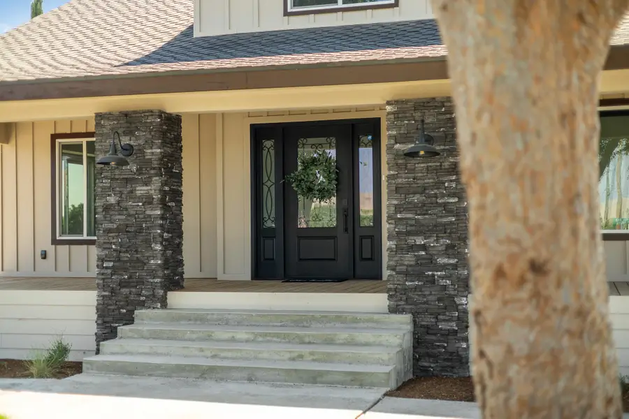 1511 S Crestview Street, Porterville, CA 93257 - #3