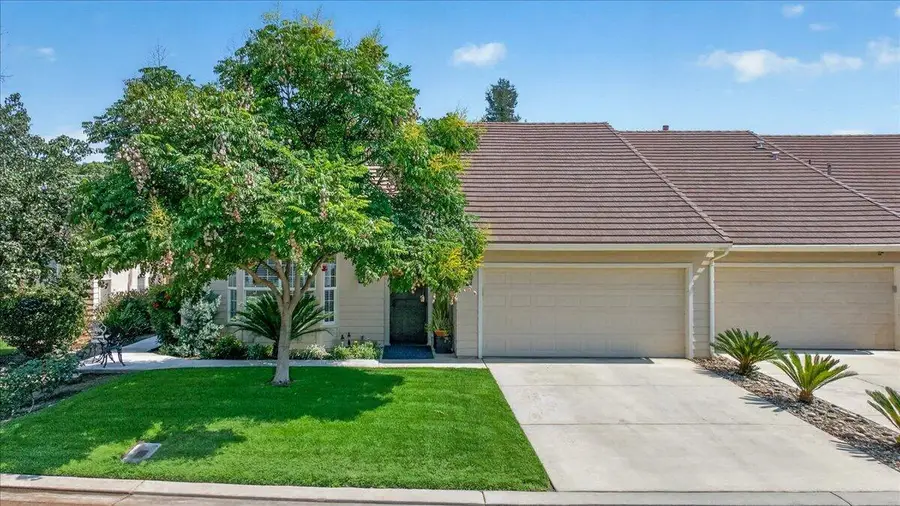 337 Village Drive, Dinuba, CA 93618 - #3