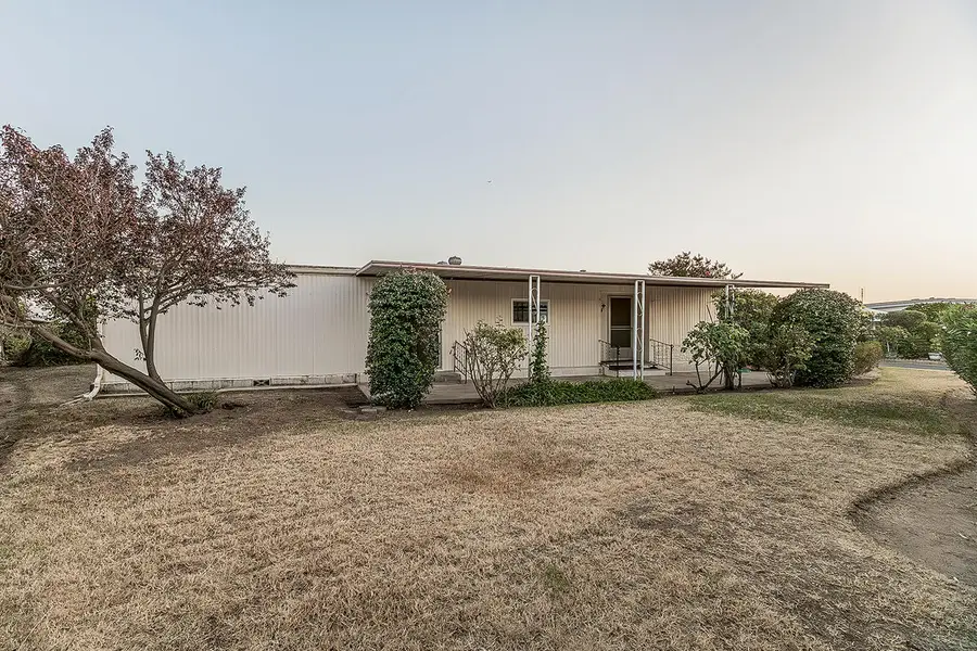 1701 Dinuba Avenue #42, Selma, CA 93662 - #2
