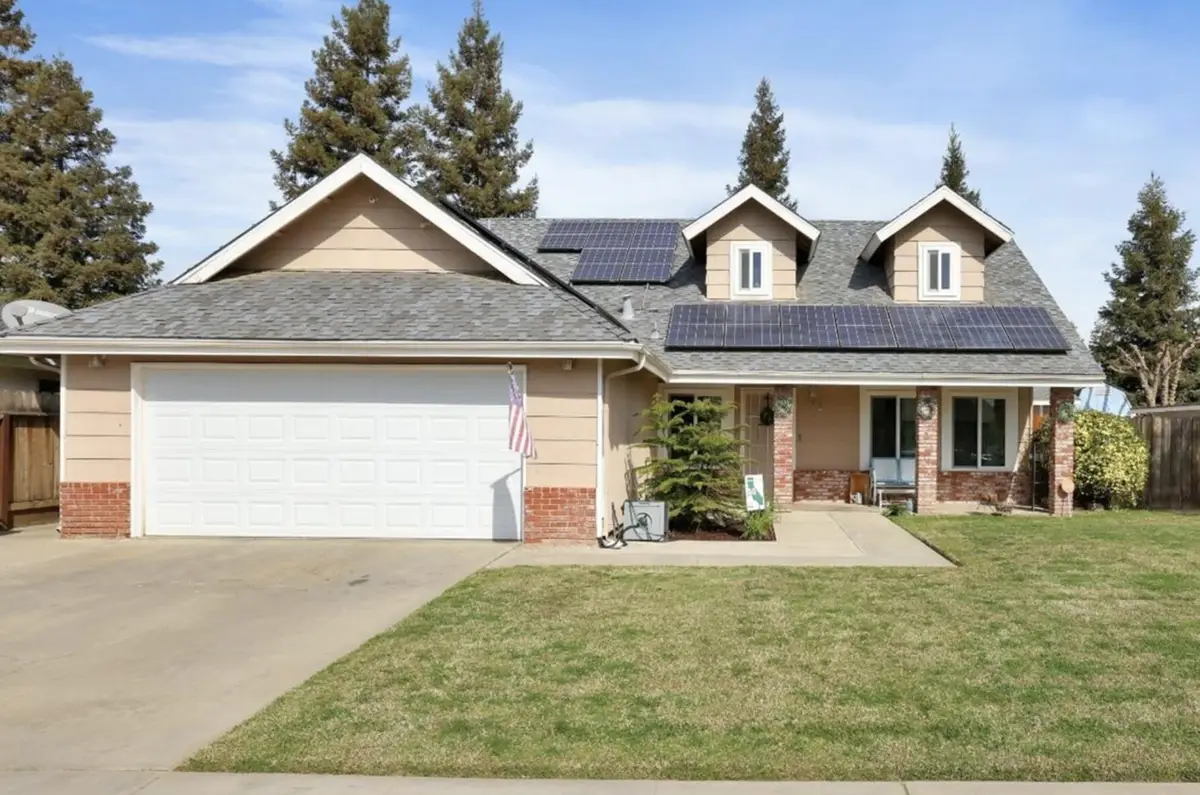 182 E Kennedy Avenue, Tulare, CA 93274 - #1