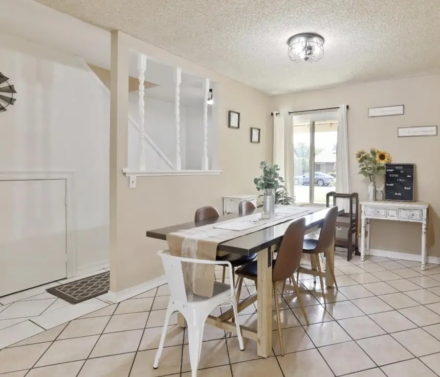 182 E Kennedy Avenue, Tulare, CA 93274 - #2