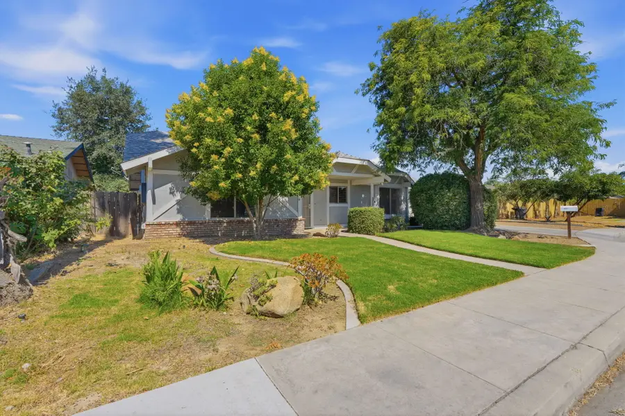 2231 S Linda Vista Street, Visalia, CA 93277 - #3