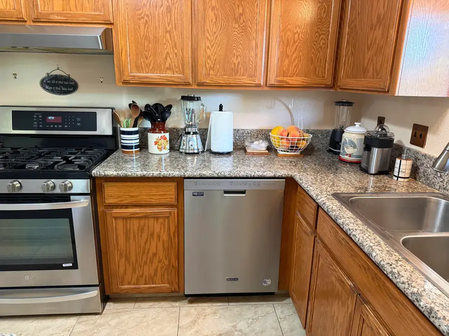 1047 S Linwood Street, Visalia, CA 93277 - #2