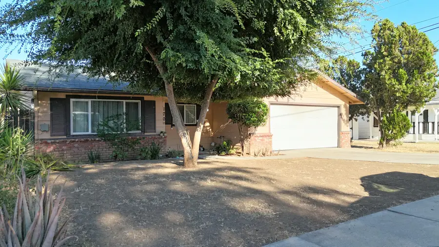 170 N Esther Street, Porterville, CA 93257 - #3