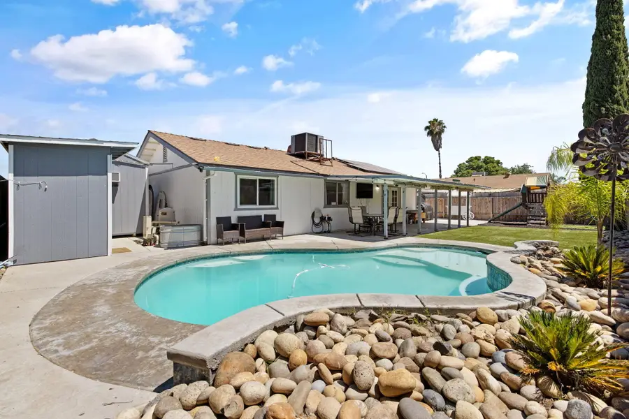 1176 Robin Avenue, Hanford, CA 93230 - #2