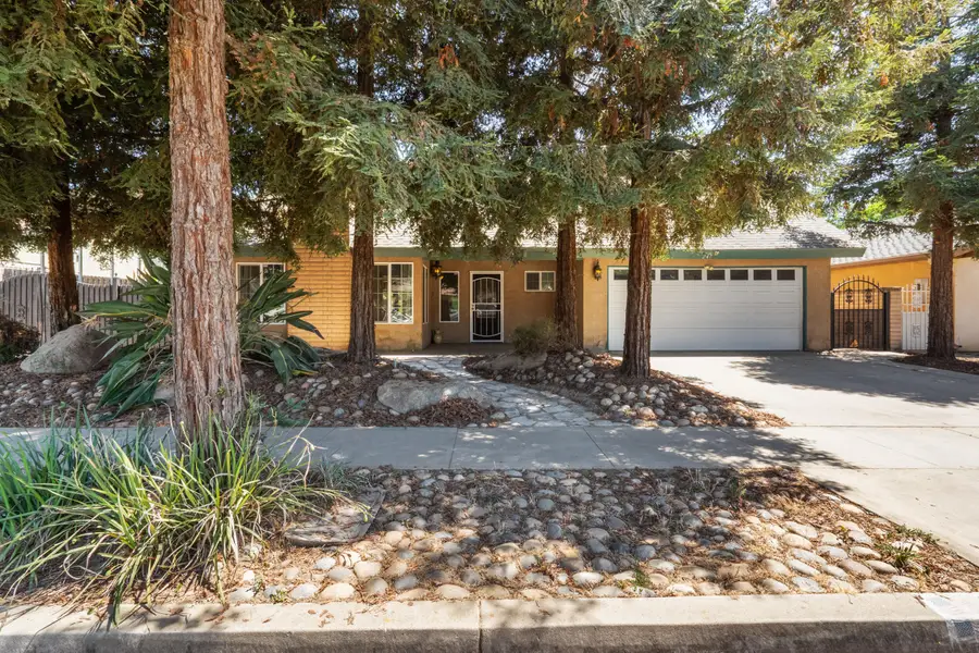 247 E Kennedy Avenue, Tulare, CA 93274 - #2