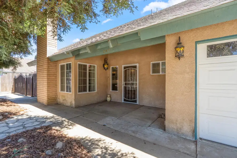 247 E Kennedy Avenue, Tulare, CA 93274 - #3