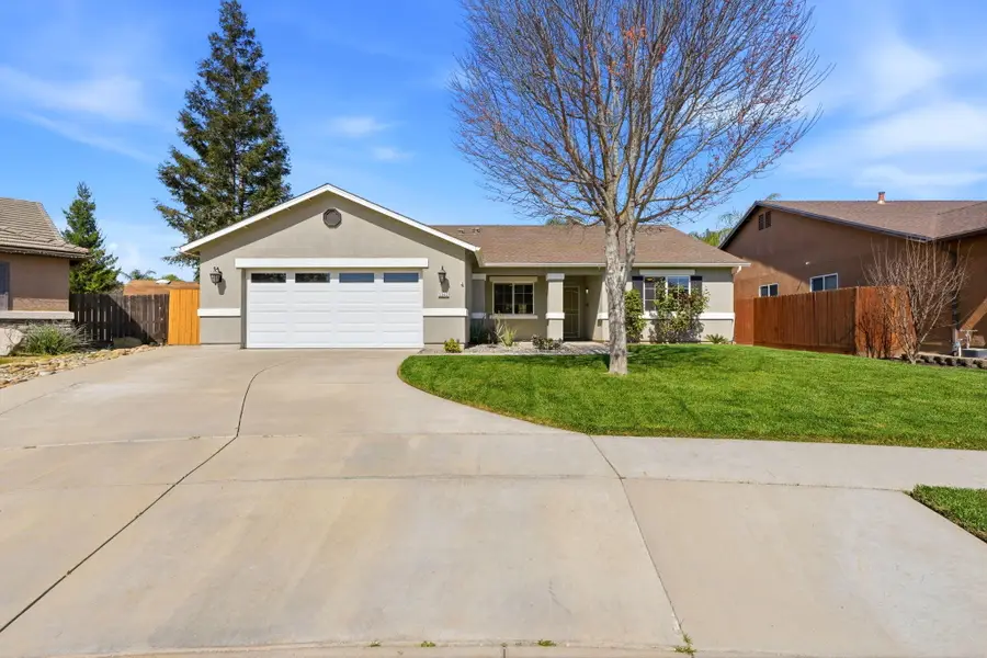 2542 E Parkview Avenue, Visalia, CA 93292 - #2