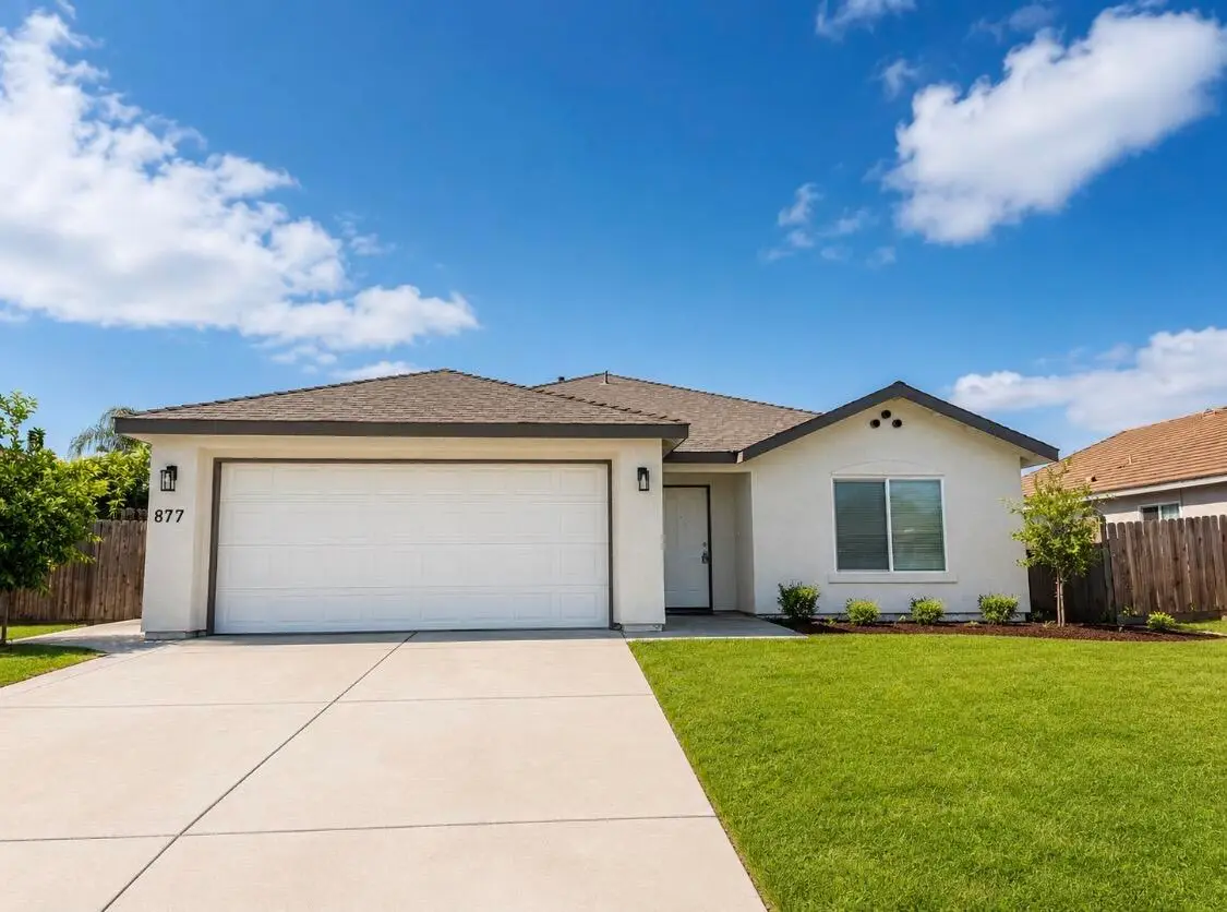 877 W Mcintire Avenue, Porterville, CA 93257 - #1