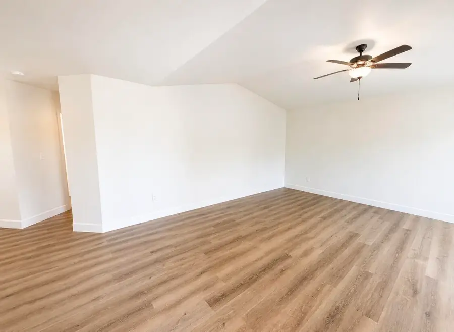 877 W Mcintire Avenue, Porterville, CA 93257 - #2