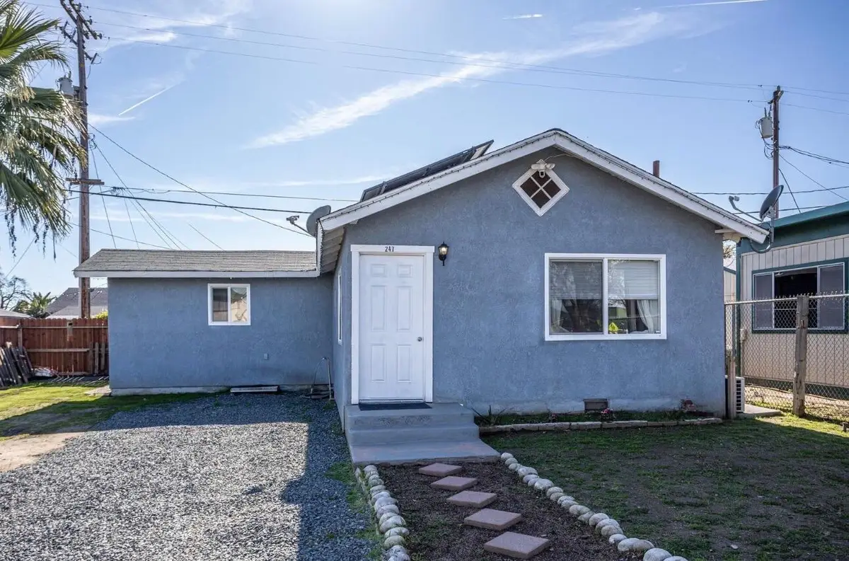 247 S College Avenue, Dinuba, CA 93618 - #1