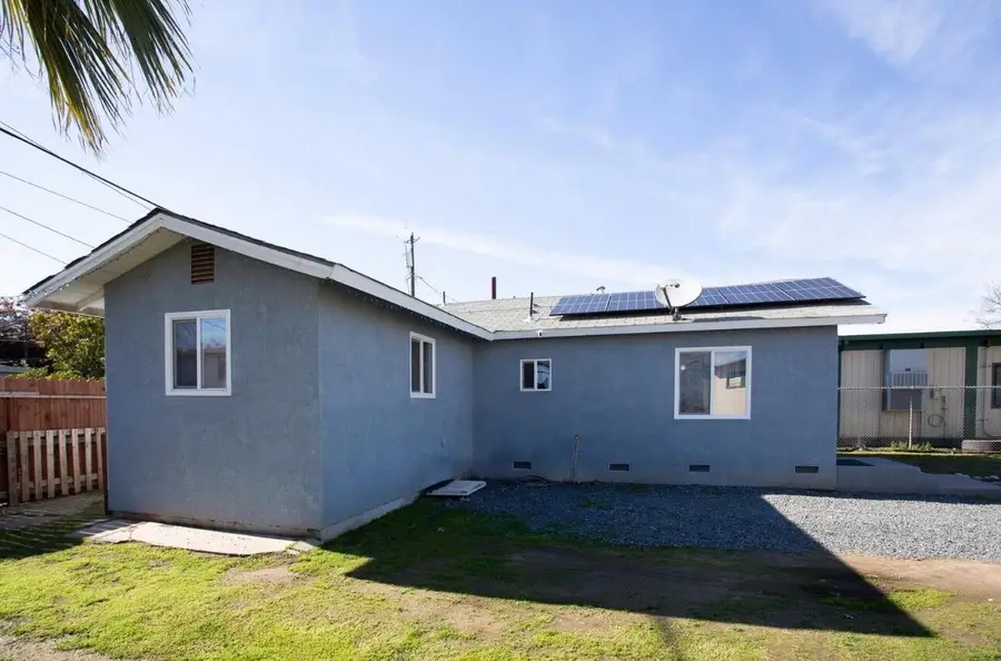 247 S College Avenue, Dinuba, CA 93618 - #2