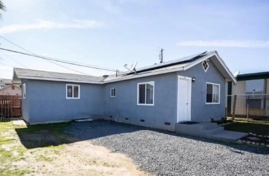 247 S College Avenue, Dinuba, CA 93618 - #3