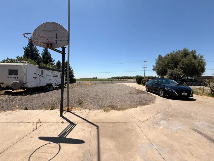 26176 N Mooney Boulevard, Tulare, CA 93274 - #2