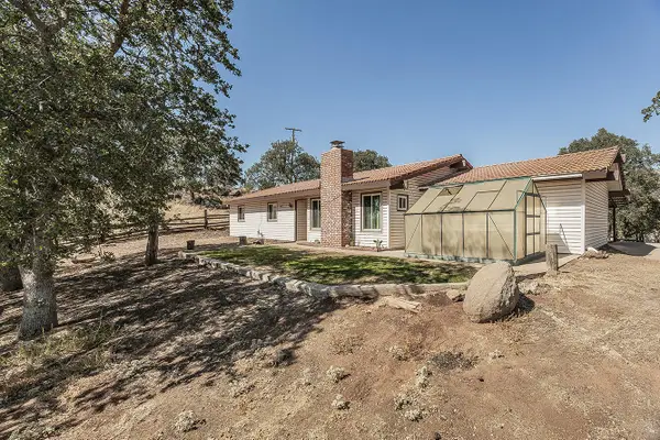 22085 Watts Valley Road, Sanger, CA 93657