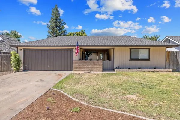 2324 E Harvard Court, Visalia, CA 93292
