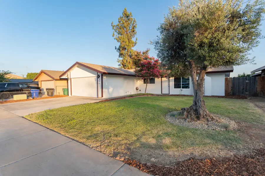 321 Olivewood Circle, Porterville, CA 93257 - #3