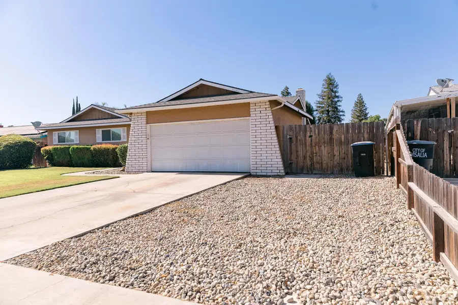 2704 W Dorothea Avenue, Visalia, CA 93277 - #2