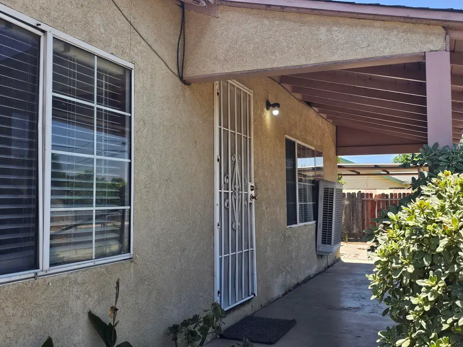 166 N Wisconsin Street, Porterville, CA 93257 - #3