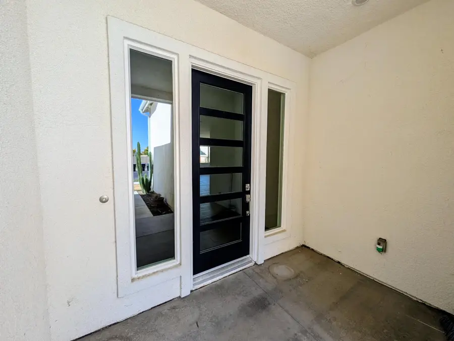 420 E Newton Avenue, Visalia, CA 93291 - #3