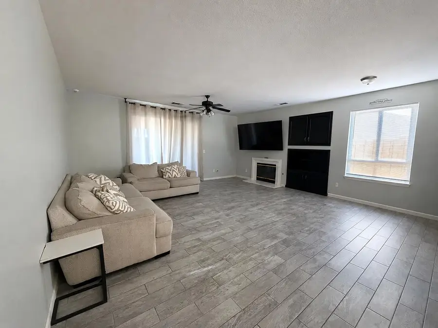 1391 Columbia Avenue, Tulare, CA 93274 - #2