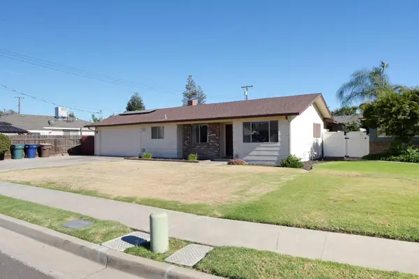241 E Berkeley Avenue, Tulare, CA 93274