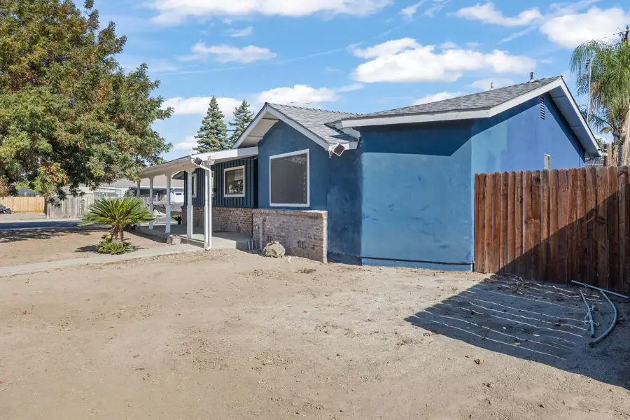 2242 E Howard Avenue, Visalia, CA 93292 - #2