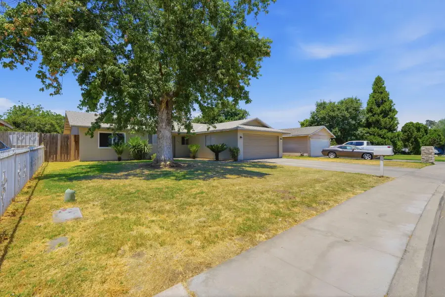 661 Sandy Avenue, Farmersville, CA 93223 - #2