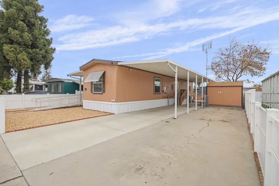 560 W Pleasant Avenue #16, Tulare, CA 93274 - #2